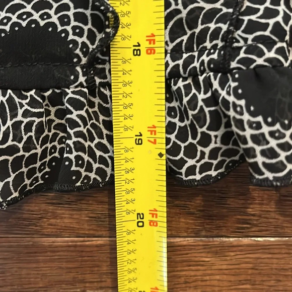 Ann Taylor LOFT Ruffled Detail Polka Dot Skirt Size 4P - Picture 4 of 6